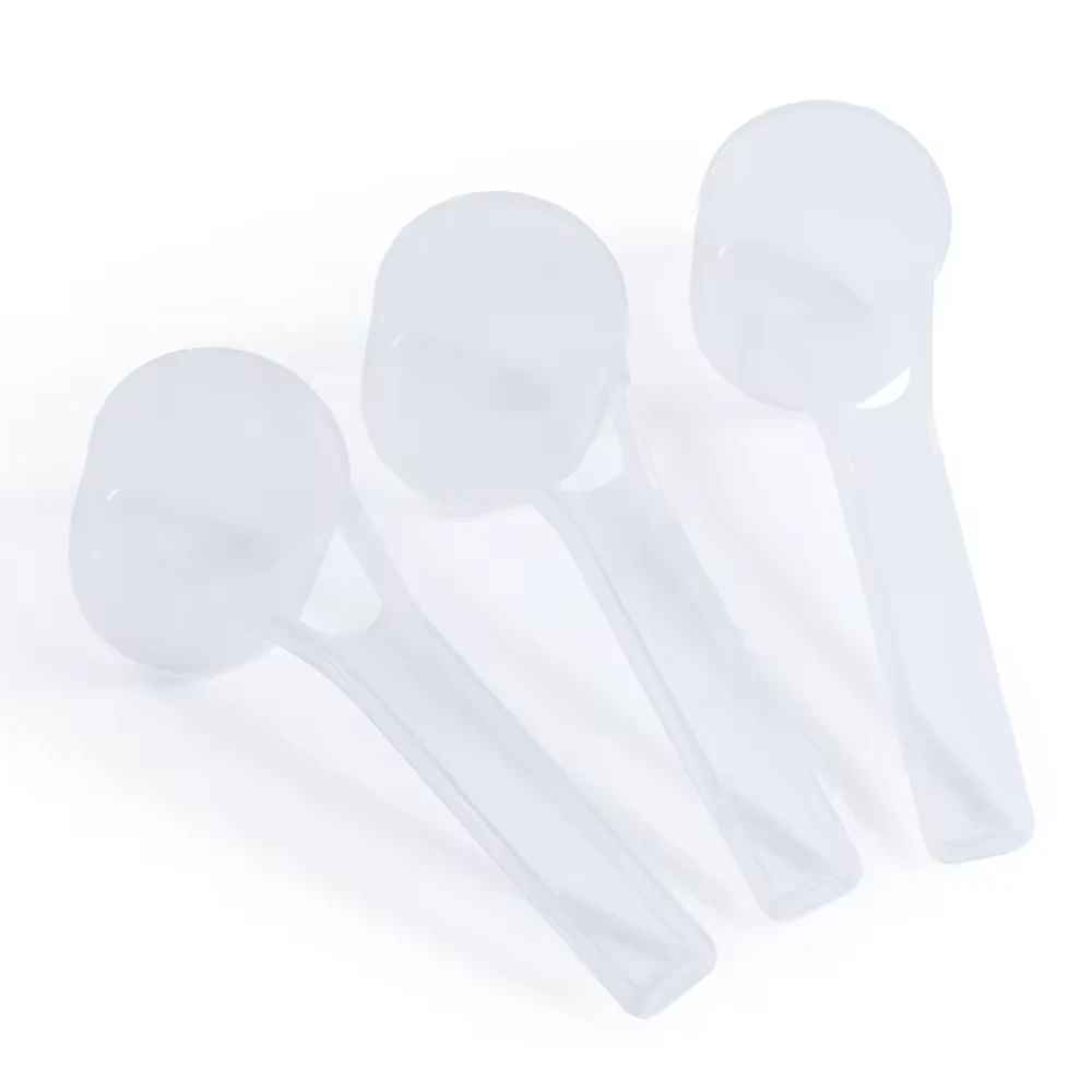 Transparent flat-bottom 15 millilitre plastic measuring scoop